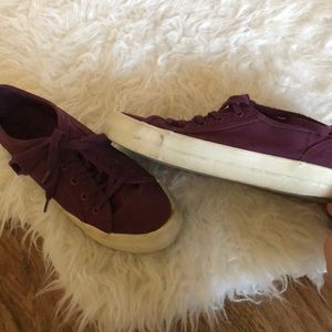 American Eagle tennis shoes